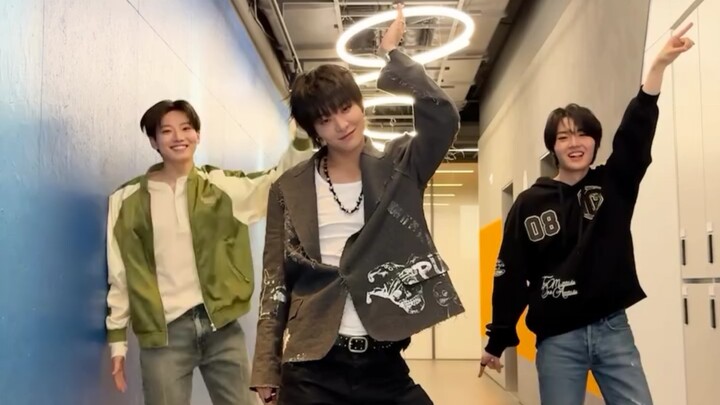 Park Ji-hoon x Kim Jun-kyu x Kim Do-young - Thử thách nhảy Thượng Hải Chi Luyến