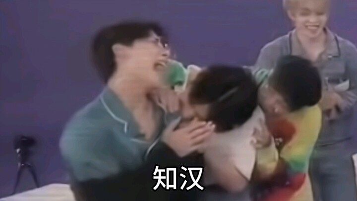 กัดไหล่