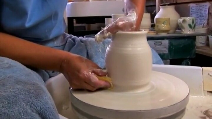 How to Make Pottery Cups & Vases - Pulling Up the Wall for Pottery Vases