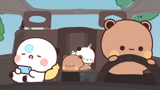 Little Bear juga bekerja keras untuk ponselnya.