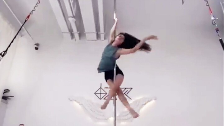 So beautiful! Naran dances pole dancing in "Investiture of the Gods Part 1" and Daji's solo dance tr