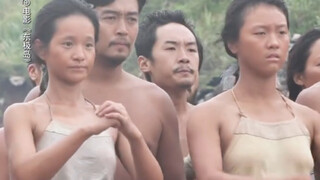 用抱拳礼回应敬礼，中国人的善良从来含蓄而深重！