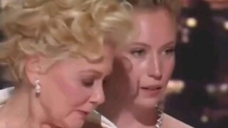 معجبة زيندافا الصغيرة التي تُمول متابعتها من المال العام لطيفة جدًا!