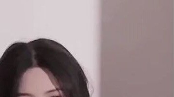 فتاة ذيل الحصان المتموجة دوانغ دوانغ دوانغ