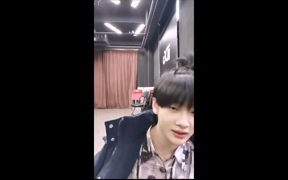[Zhou Zhennan] Zhou Zhennan sings Twinkle Twinkle Little Star in the practice room with its own reve
