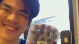 apo "Anh sẽ để lại mọi thứ em thích cho anh" pmile không giấu được niềm vui khi thấy vợ để lại một í
