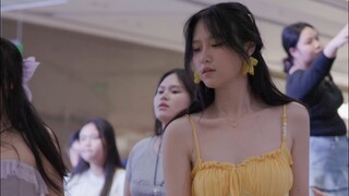 เต้นตรงๆ~ เสื้อเหลืองตัดกันสดใส