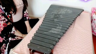 Mainkan "Red Lotus" di atas koto yang terbuat dari batu! Versi spesial dari lagu tema "Kimetsu no Ya