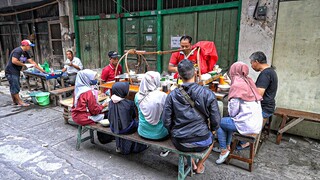 SOTO AYAM GANG BUNTU, JUALAN DI DALAM GANG BUNTU, YANG BELI RAME LANGGANAN CINDO JOMBANG