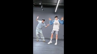 【竖屏】かくれんぼ 🫣👀 with EXO KAI