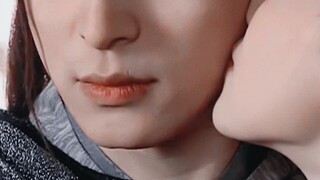 被心上人偷亲之后，他露出了全剧唯一发自内心的笑