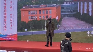 Dari jauh! Rap Tiongkok "Floating to the North" milik pria kulit hitam menjadi viral di kalangan mah
