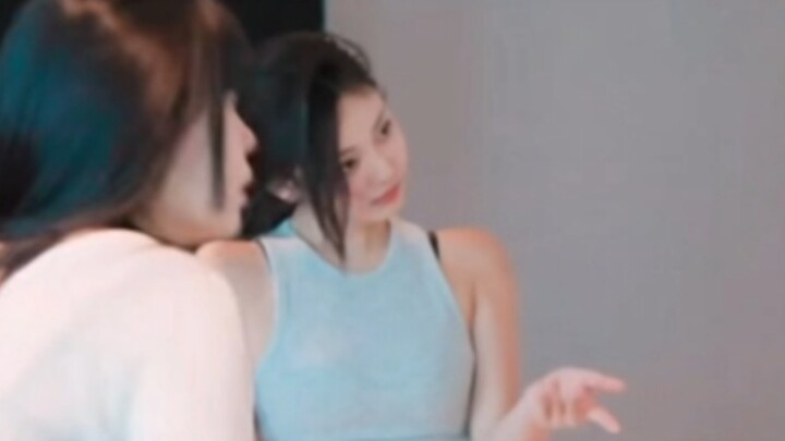 The innocent low ponytail in the practice room looks so lovely!