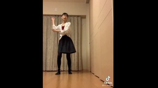 بعد عقود من الزمن، أرقص على إيقاعات Not Shy الإيقاعية في المنزل مثل