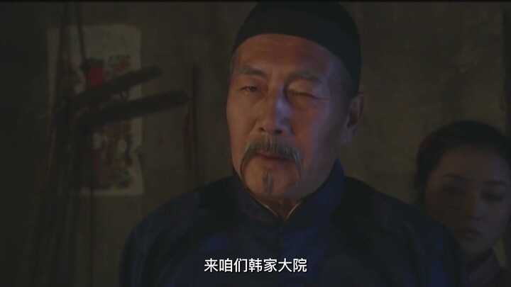 Kakek bertemu perampok, malah membawanya pulang dan memperlakukannya dengan makanan enak serta minum