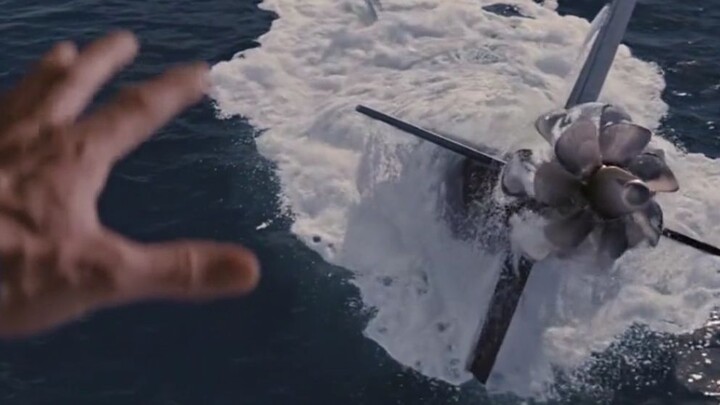 The young Magneto sucks the submarine with his hands, the scene is a bit shocking!