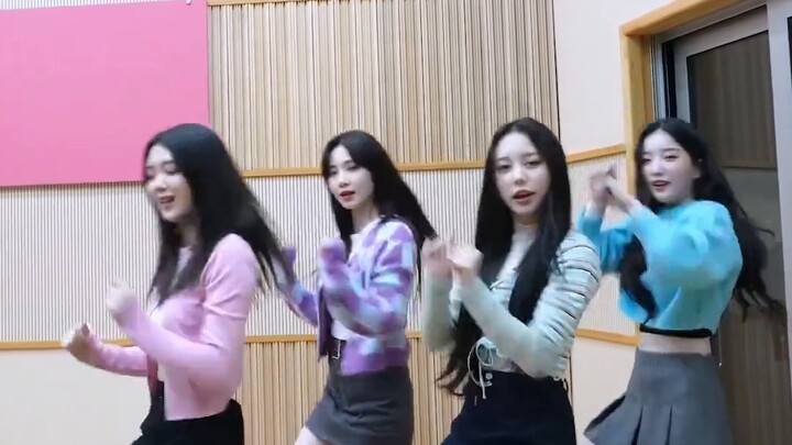 The more you listen to the melody, the more addictive it is! tripleS AAA "Generation" dance challeng