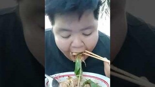 ก๋วยเตี๋ยวโกเด้ง ลูกชิ้นอร่อยมาก สั่งพิเศษเหมือนให้ประชด