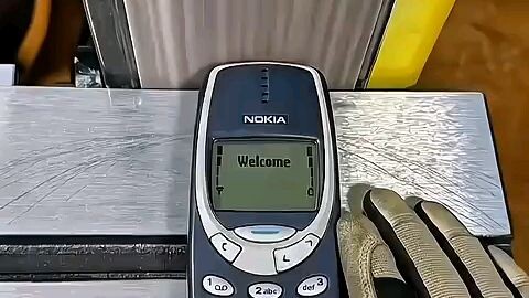 Nokia 3310 power
