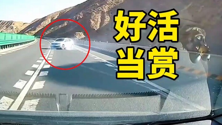 Kakaknya muncul dan memamerkan kemampuan driftingnya. Hadiah yang luar biasa!
