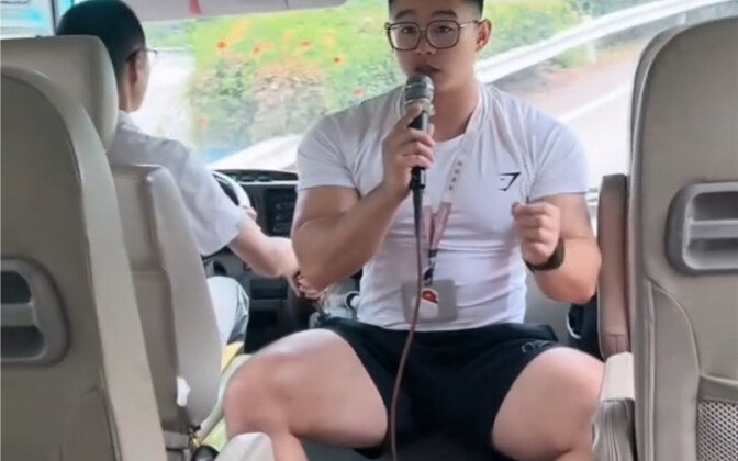 三亚肌肉男导游