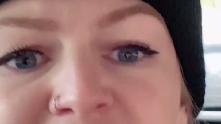 [كالميكريس] استمع إلى أغاني أمي