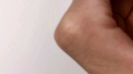 Về sau, cậu bé vụng về đó cũng quyết định một mình bước đi.