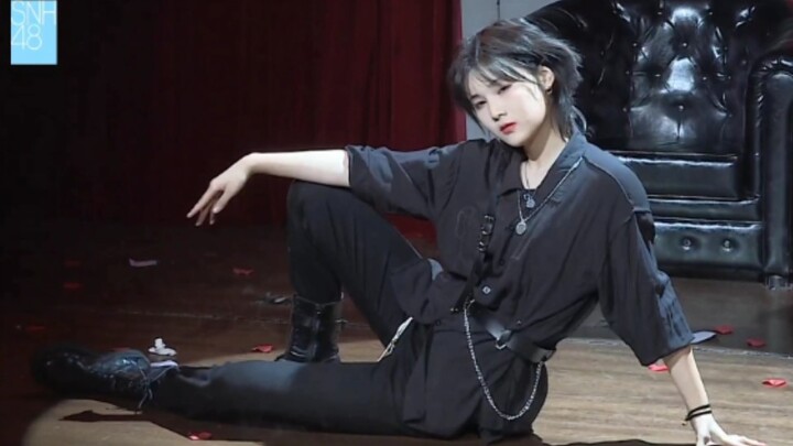 Raja Tari Jalan Jiaxing, Yan Mingjun, membawakan tarian keren, kalau jamurnya tidak bicara, dia mema