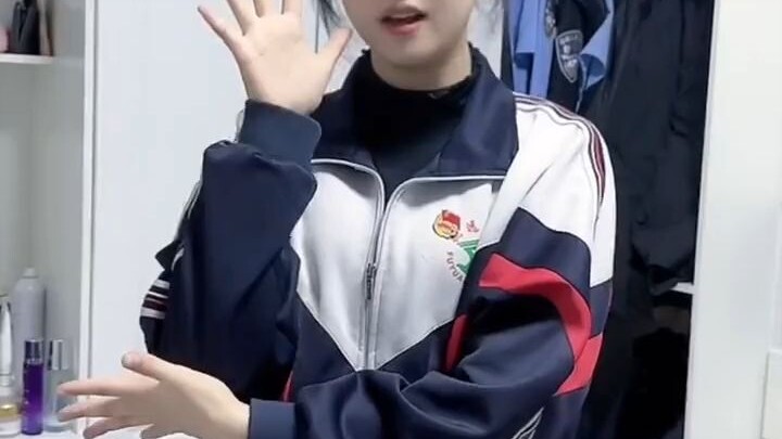 นักเรียนแต่งตัวแล้วดูแก่ขึ้น 10 ปี