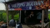 10 Ember tahu habis setiap hari Tahu Pong Legend Mbah Tini Selalu ramai pembeli Triharjo Bantul DIY