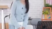 IU bowed and apologized to IVE, startling them so much that they both bounced up from their seats.