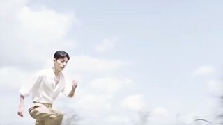 【肖战最新广告】肖战穿衬衫没穿内搭哎，是近两年广告物料露的最多的了，我可以[憧憬]  林间、溪水，氛围感太绝了