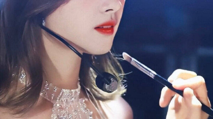 "Idola wanita yang pernah begitu sangat diminta oleh Korea Selatan untuk kembali melalui jendela mob