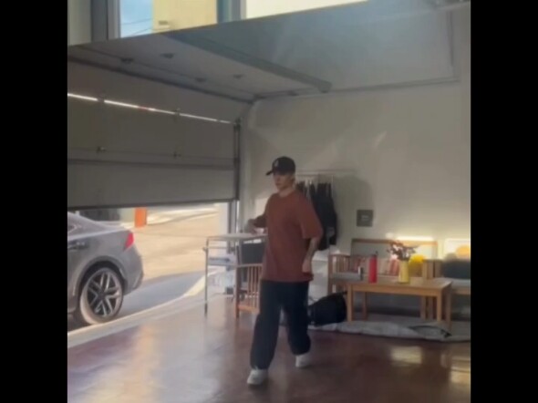 Amber刘逸云 ins 更新，原来伤痛一直都没好(ಡωಡ)