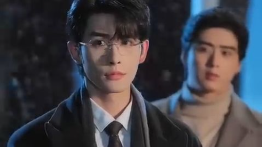 Miliarder tak percaya cinta pandangan pertama, sampai gadis menabrak pelukannya