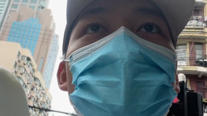 Remember back in November when I first moved to Shanghai and couldn’t even enter shopping malls? It 