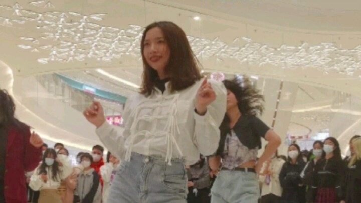 Random dance session!! Can we have a few more?! I’m a longtime K-pop fan—just relying on muscle memo