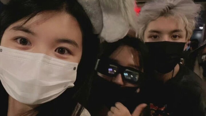 Ling Chao really spoils his little sister—this family’s genes are truly amazing!