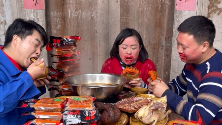 Anh họ hơi thích món ăn đậm vị.