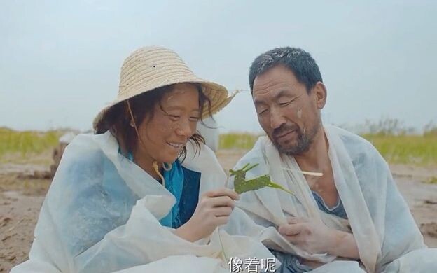 Kalau tahu sama kamu bakal sebahagia ini, pas foto pernikahan udah aku ambil lebih dekat.