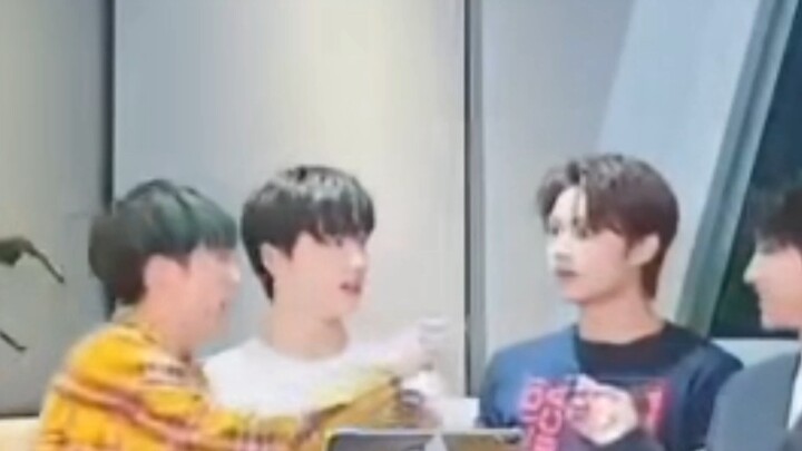 Trò chơi Hồng Sâm: So kè TWICE vs EVERGLOW vs ENHYPEN vs SEVENTEEN