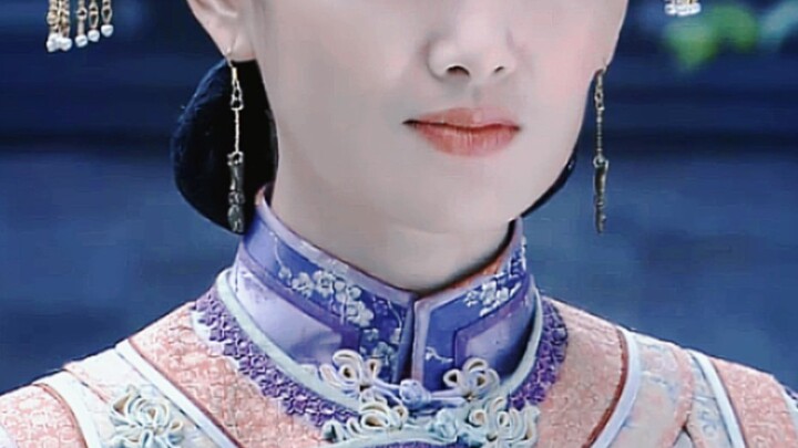 So that's why she has such a great figure—she used to study Peking Opera "daomadan" roles for seven 