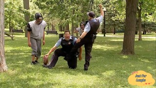 Lỡ chân sút nhầm thôi man