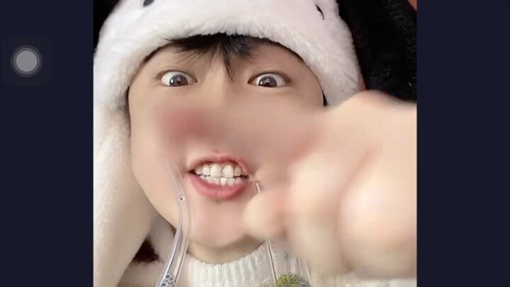 ฟงเสี่ยวอีวันนี้พลังแรงตลอดการไลฟ์คู่ โดนแกล้งจนทนไม่ไหวหลายครั้ง!