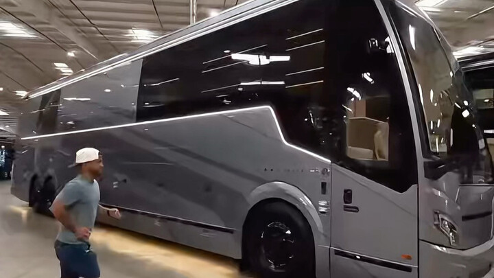Only large bus‑style RVs deserve to be called true RVs; the rest are just “car‑homes”! The 2027 Prev
