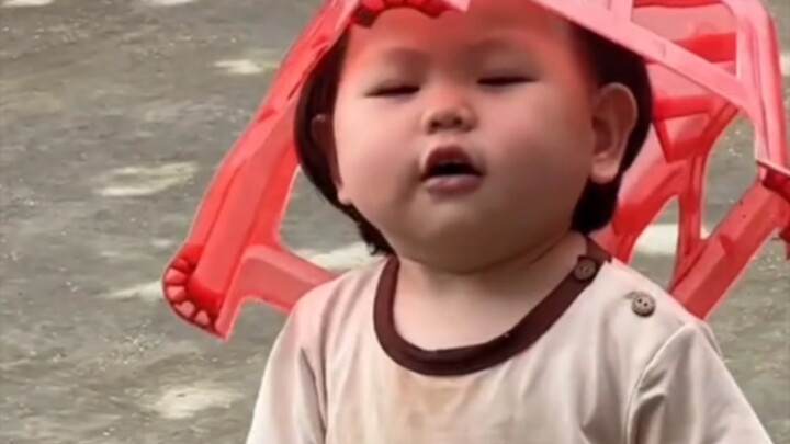 อี๋อา อี๋อา โย่ว! ลูกสาวผู้กตัญญูมาก! ทำไมเธอยังไม่ไปโรงเรียนอนุบาลสักทีนะ?