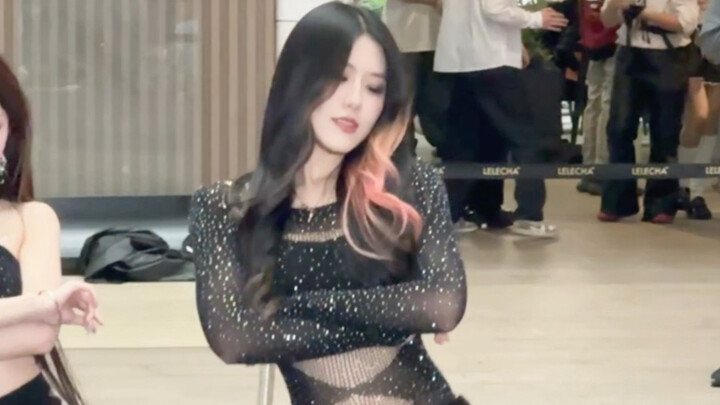 المرأة الجميلة السيئة، أختي لا تخدعك في المشاعر. أبراكادبرا، الرقصة المتعالية، تصوير مباشر من العرض 