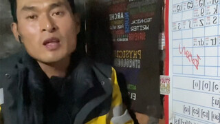 Nhân viên giao hàng tự học tiếng Anh / Truyền thông tự kỷ nhục