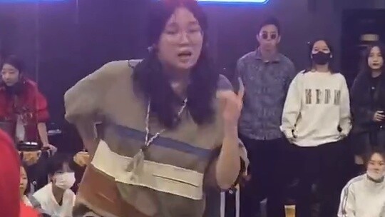 Lần thứ hai nhóm biên tập bài hát của Yixing