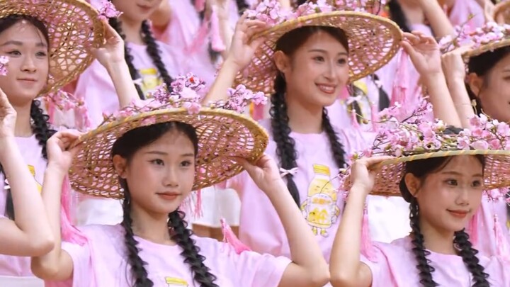 “สาวชาวฮากกา” ฉบับซับไตเติลสองภาษา — เชื่อคำแนะนำสิ! — ทีมเชียร์เม่ยเจียง